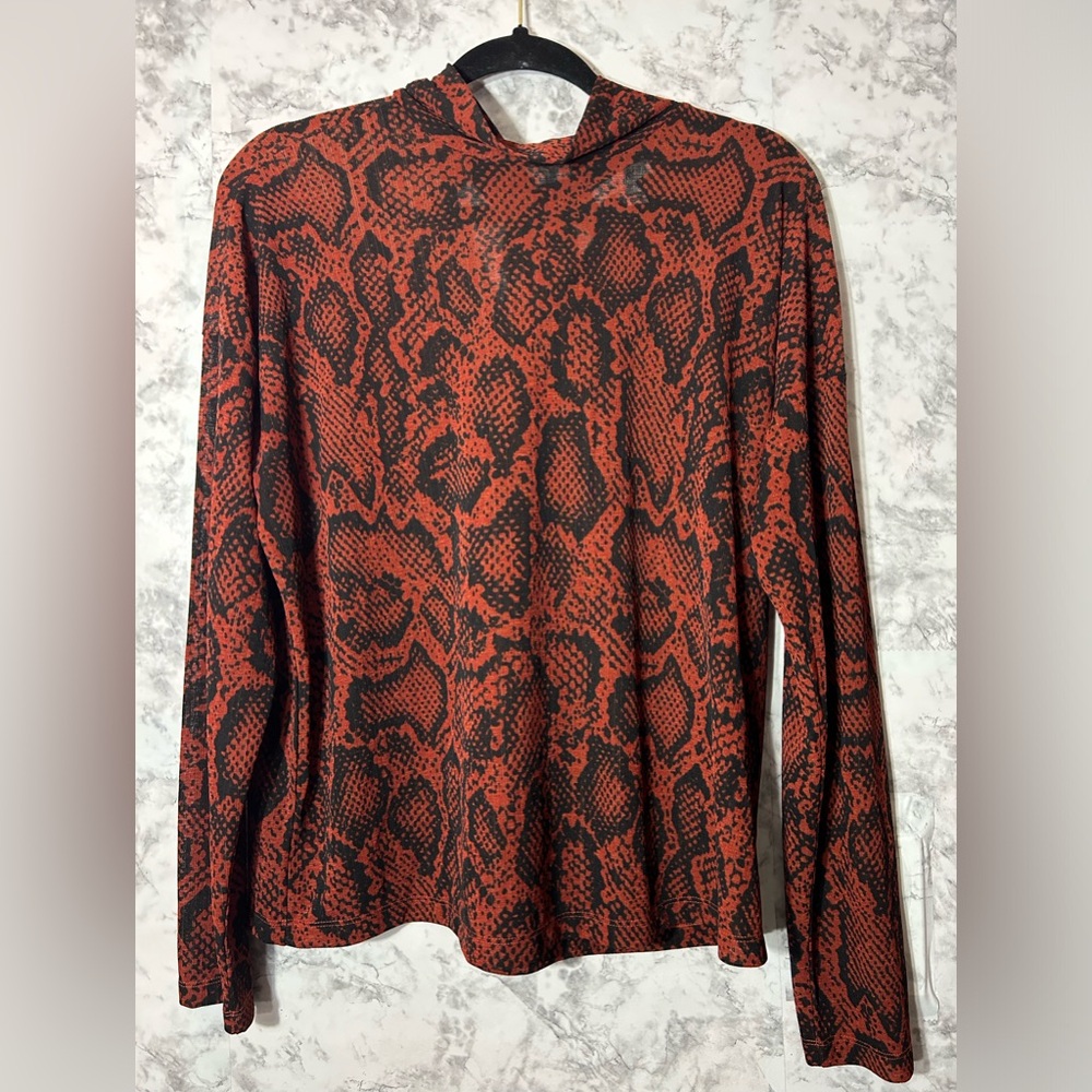 NINE WEST Women’s Snakeskin Print Back Neck Tie Long Sleeve Blouse Sz M EUC